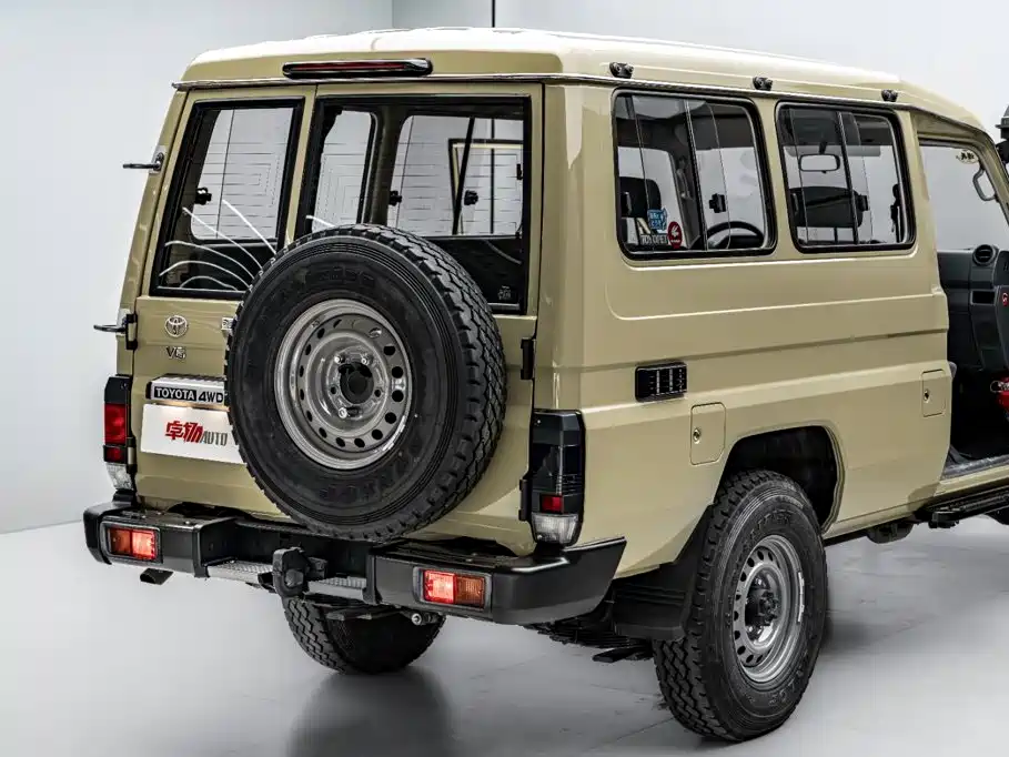 Toyota Land Cruiser — фото 37