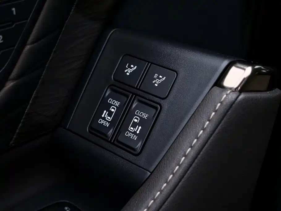 Toyota Alphard — фото 14