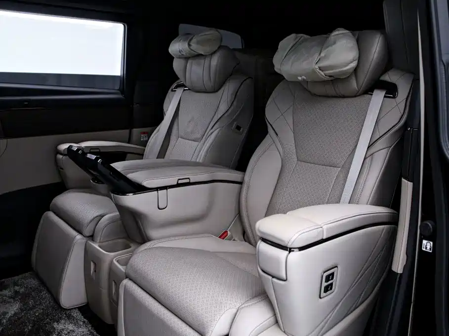 Toyota Alphard — фото 17