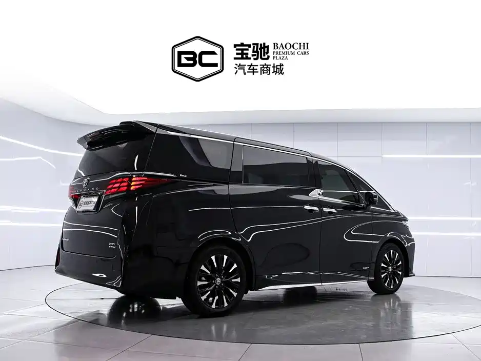 Toyota Alphard — фото 3