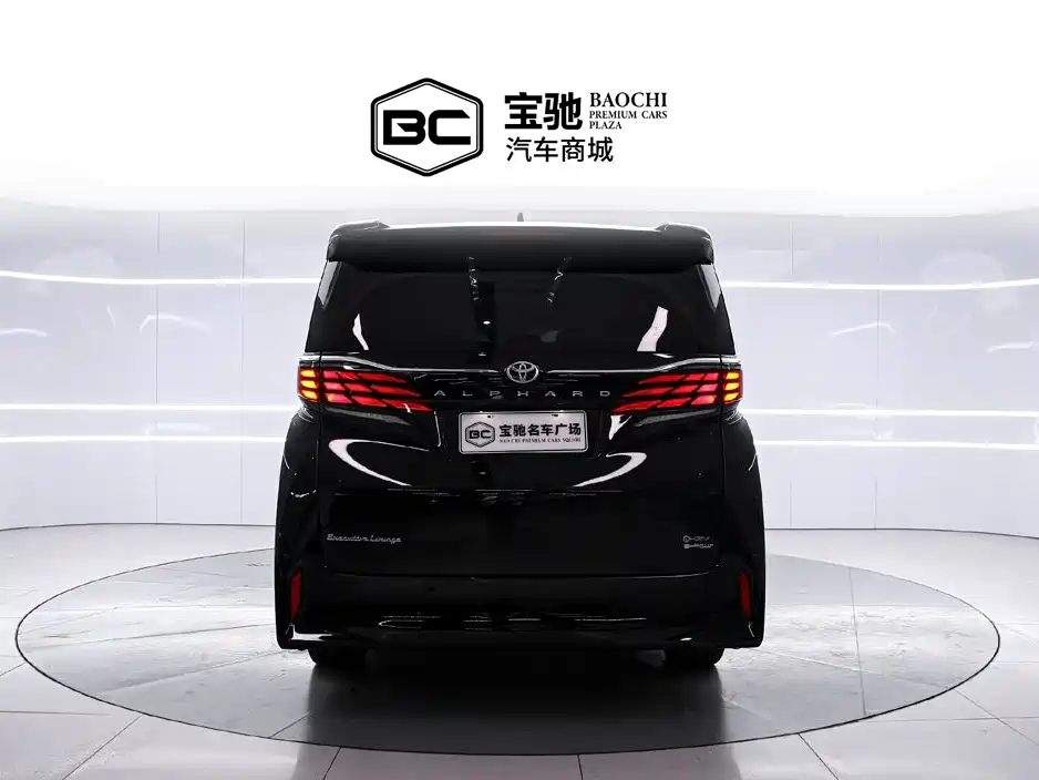 Toyota Alphard — фото 4