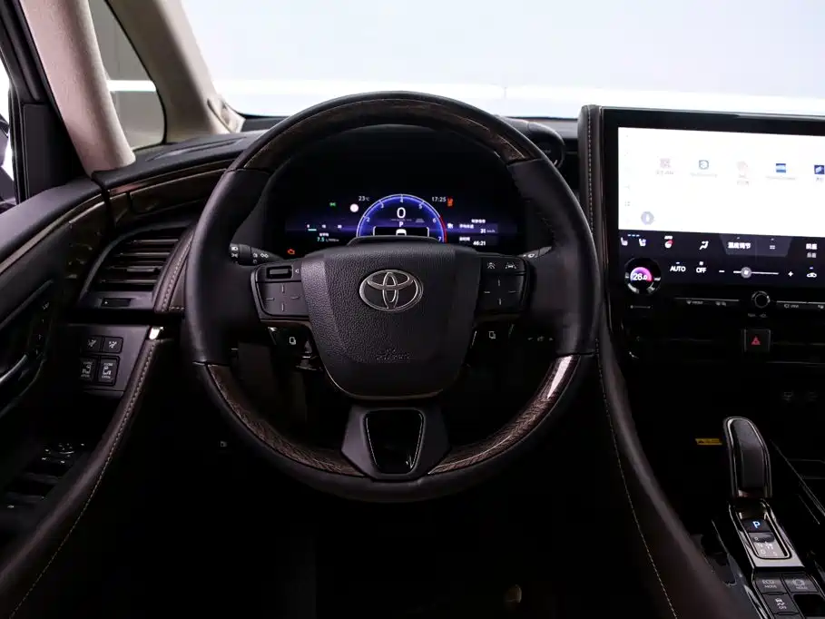 Toyota Alphard — фото 7