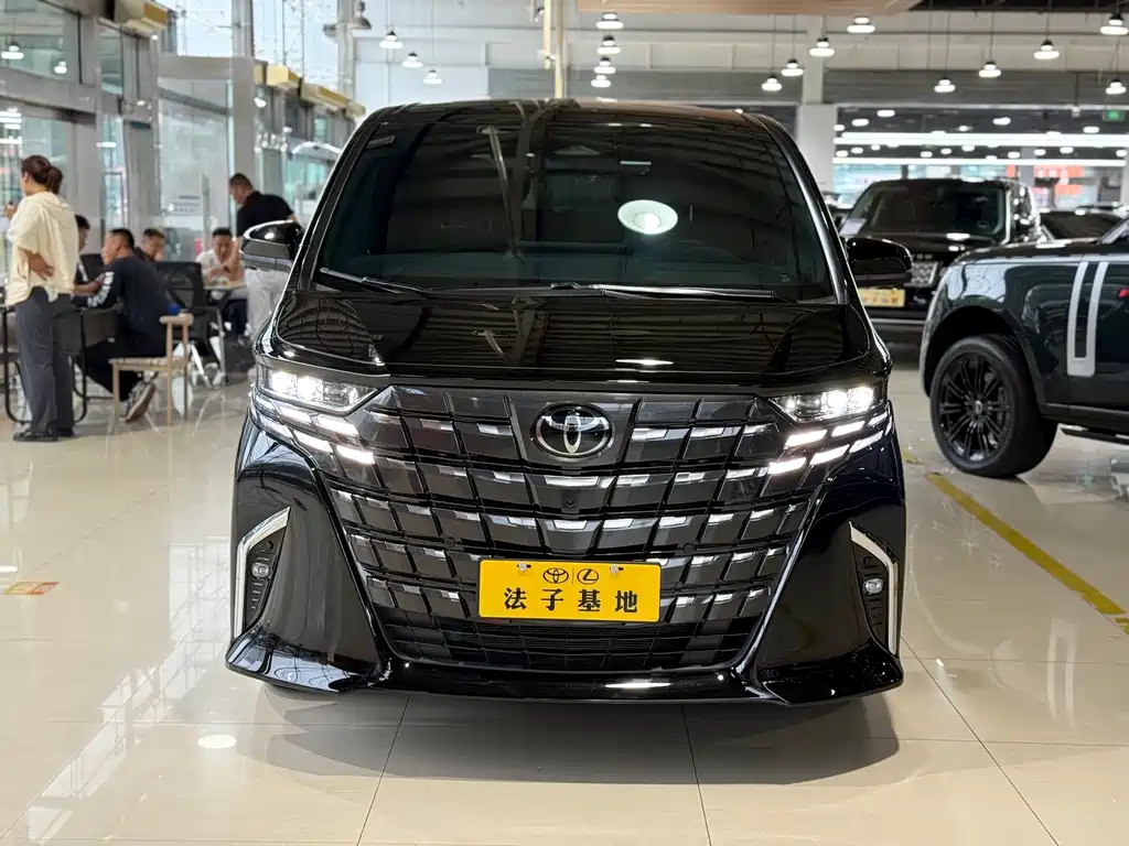 Toyota Alphard — фото 2