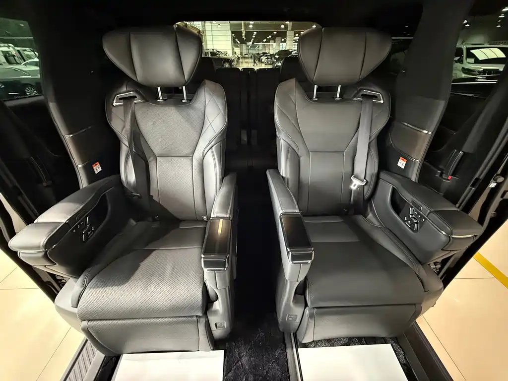 Toyota Alphard — фото 13