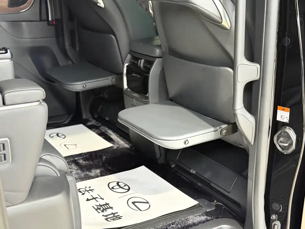 Toyota Alphard — фото 14