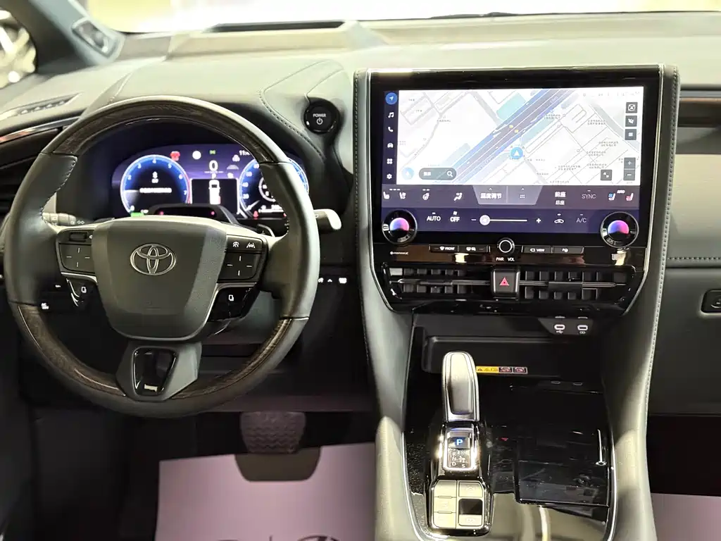 Toyota Alphard — фото 16