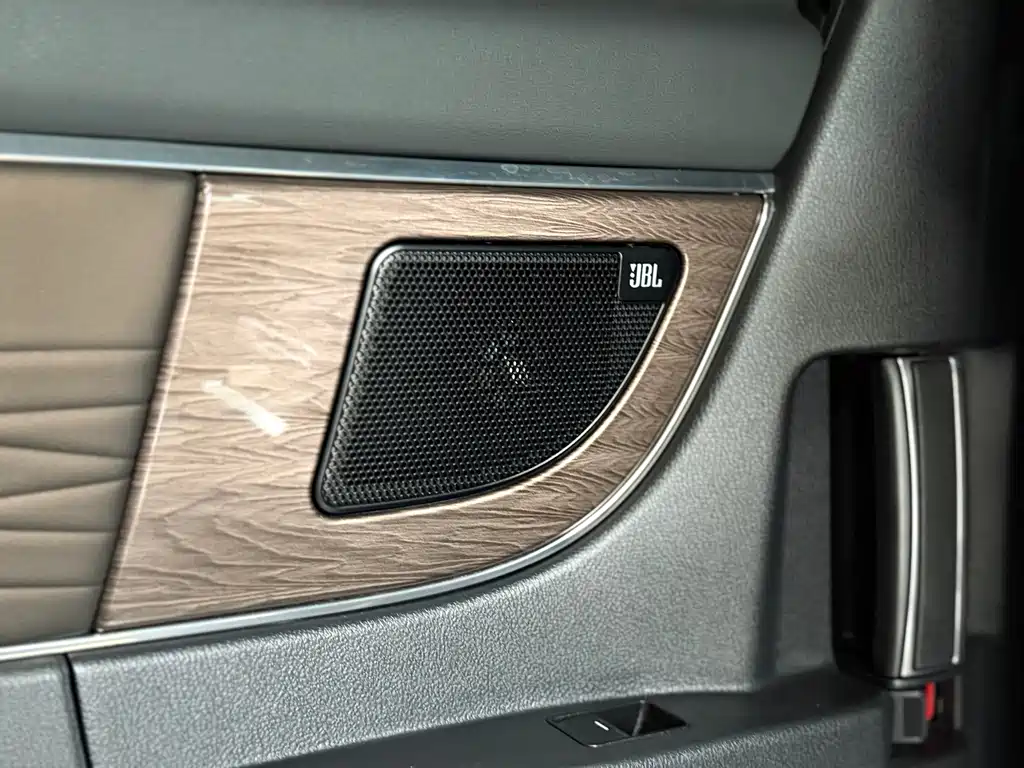Toyota Alphard — фото 17
