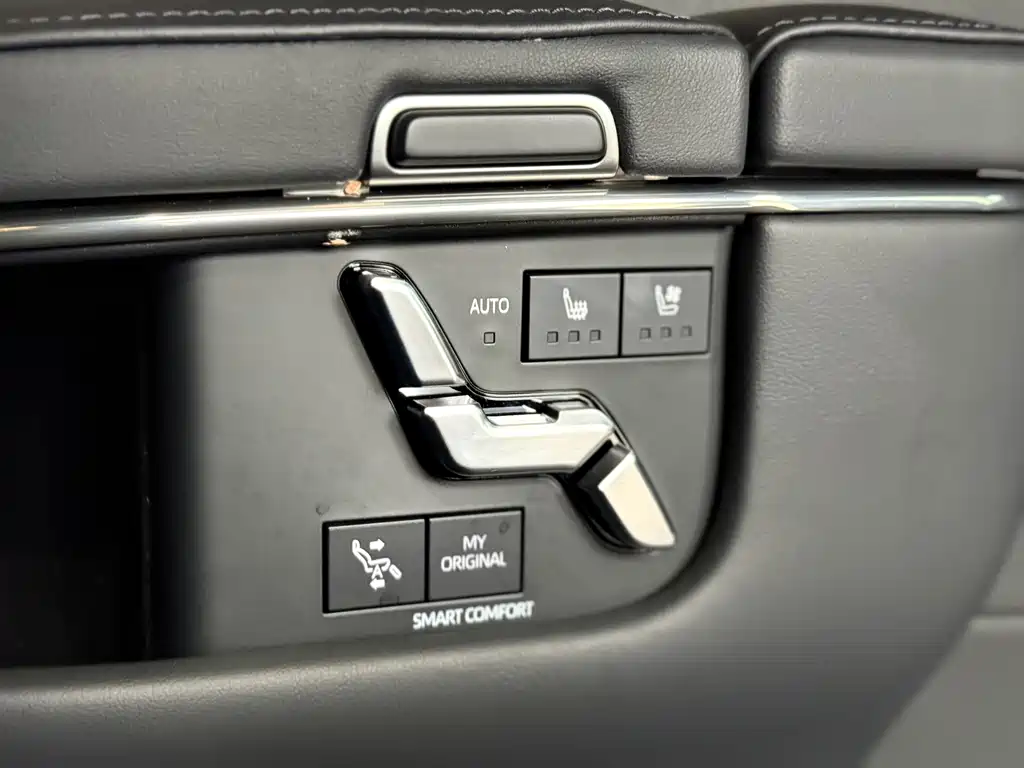 Toyota Alphard — фото 18