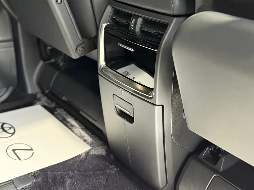 Toyota Alphard — фото 20