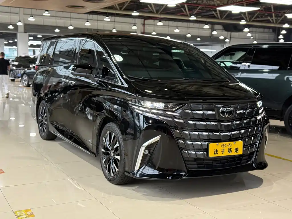 Toyota Alphard — фото 3