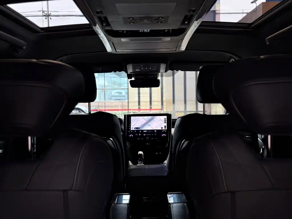 Toyota Alphard — фото 21