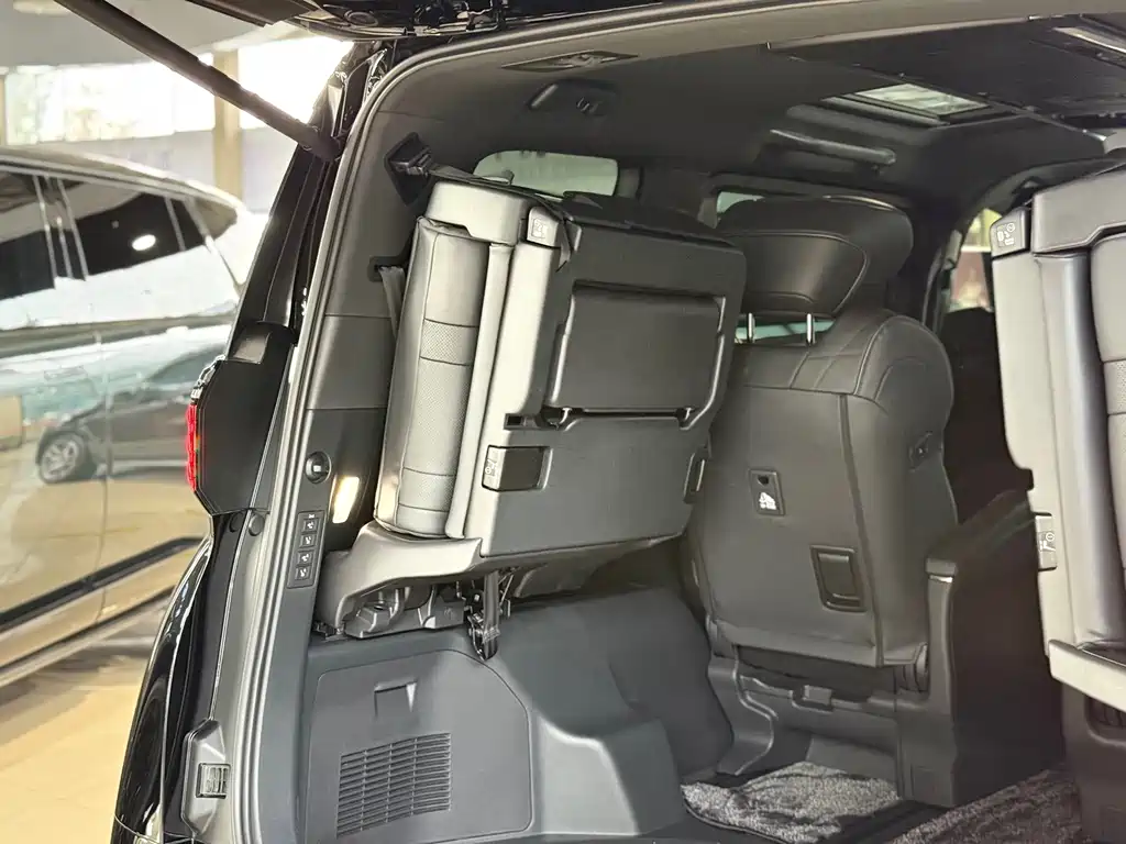 Toyota Alphard — фото 22