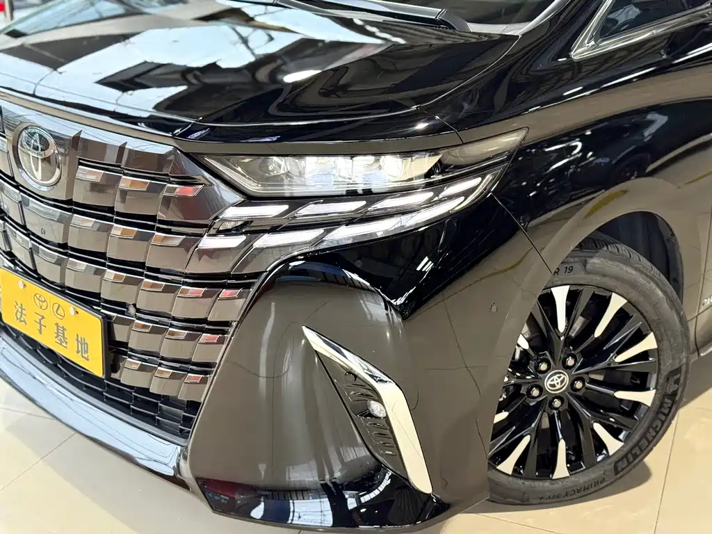 Toyota Alphard — фото 5