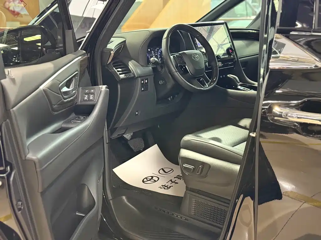 Toyota Alphard — фото 7