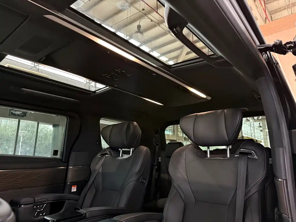 Toyota Alphard — фото 10