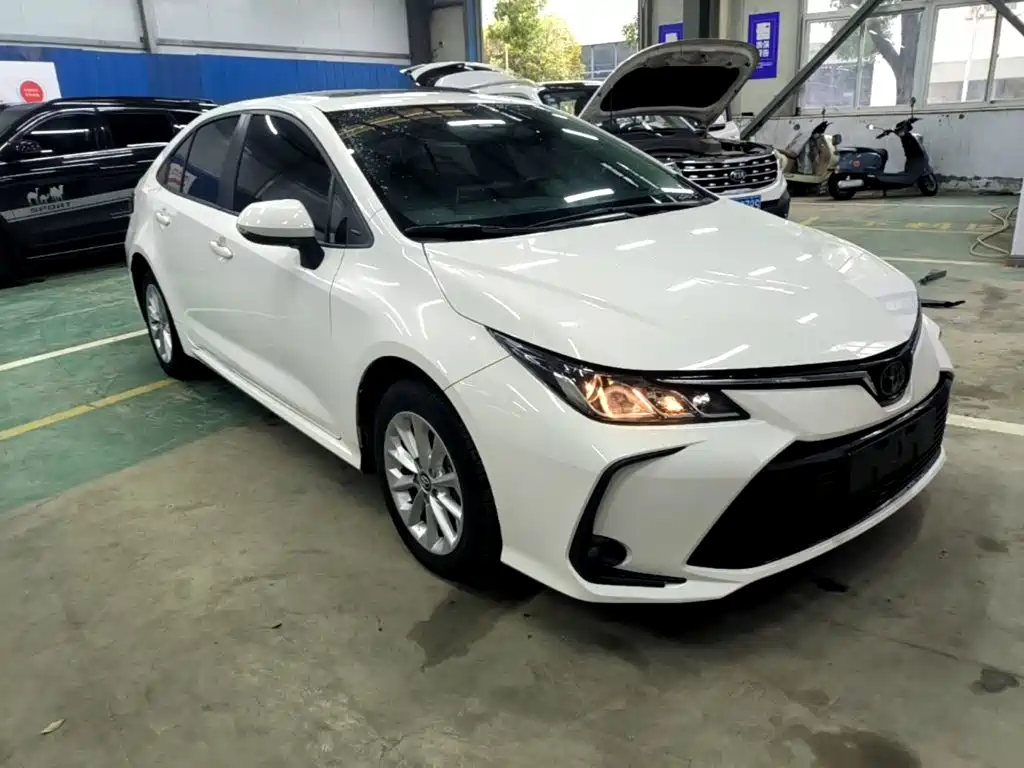 Toyota Corolla — фото 4