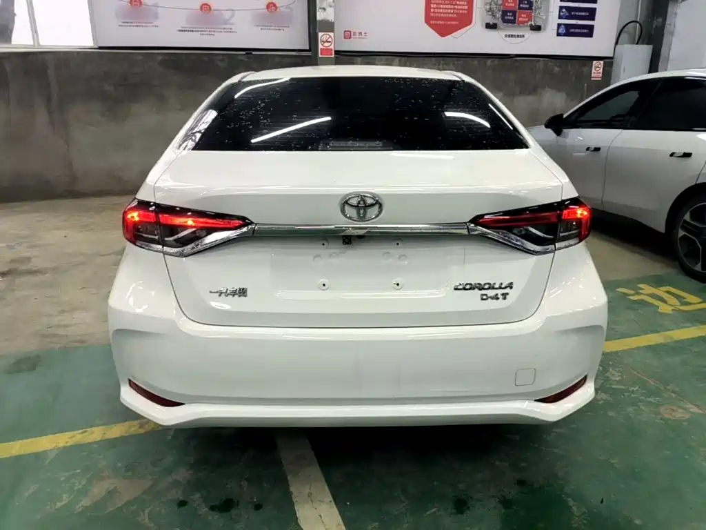 Toyota Corolla — фото 6