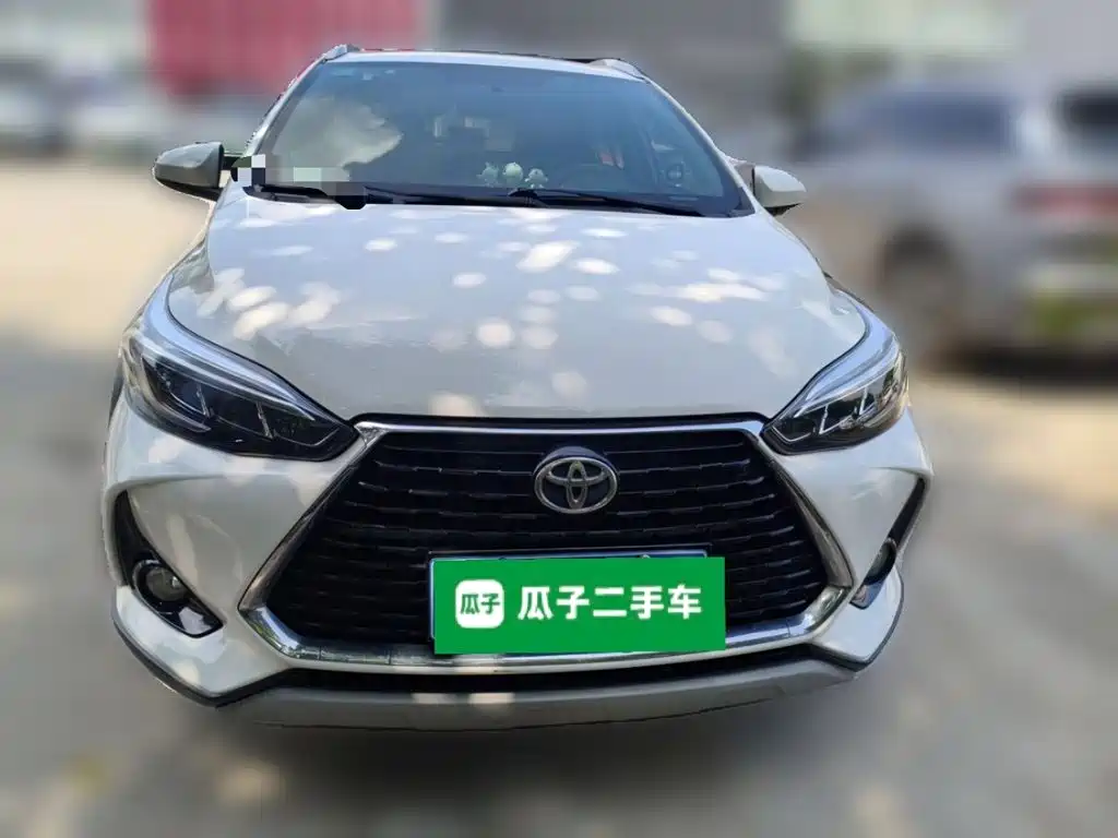 Toyota Yaris L — фото 2