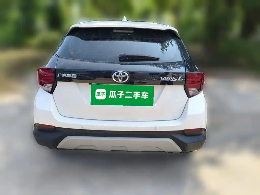 Toyota Yaris L — фото 3
