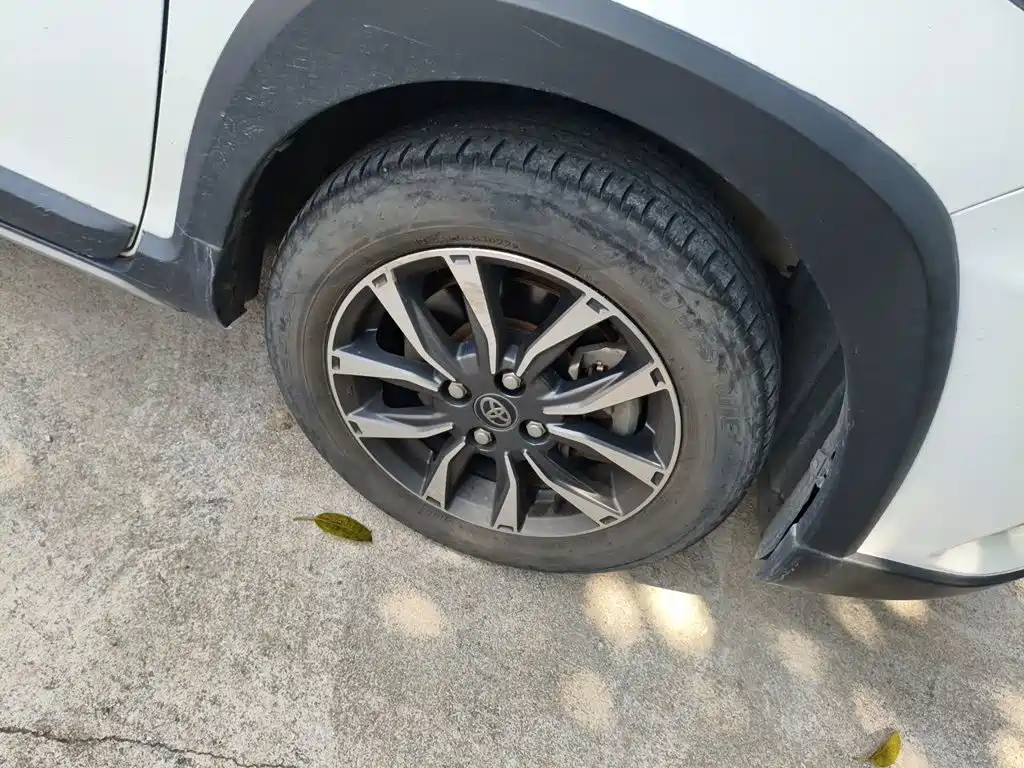 Toyota Yaris L — фото 24