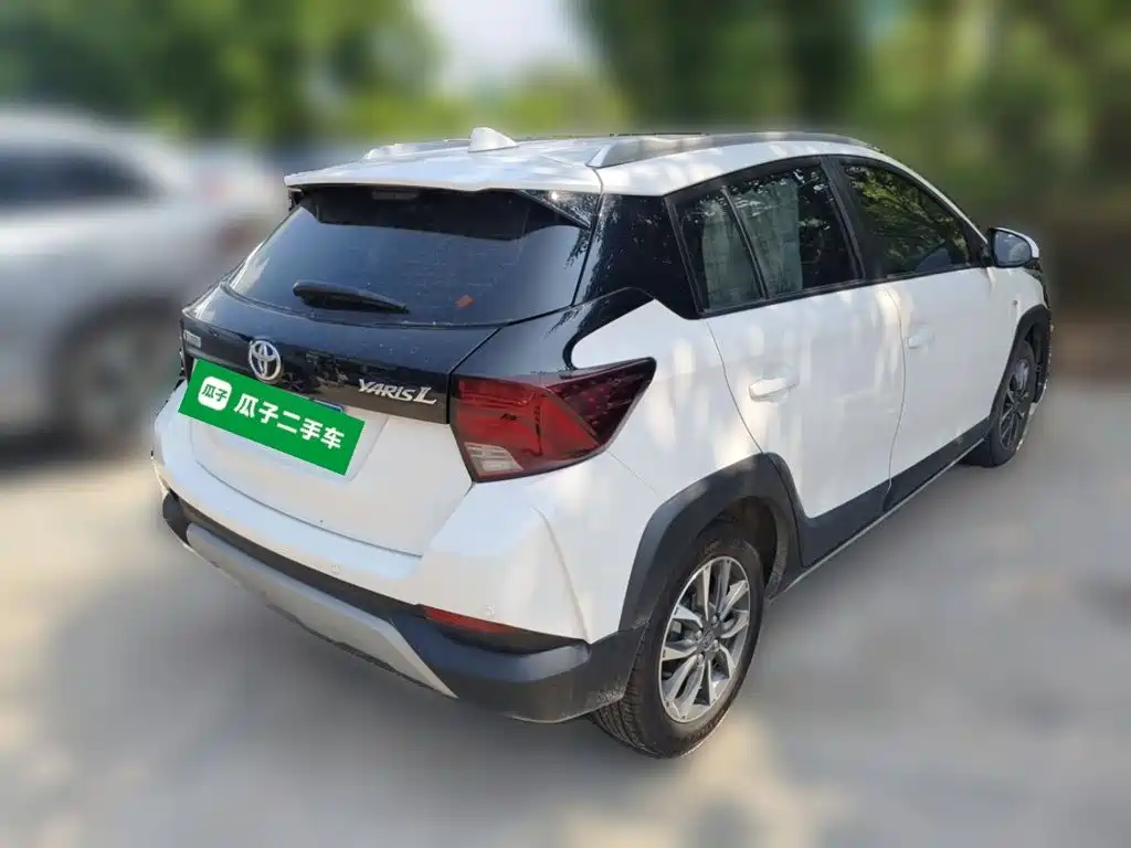 Toyota Yaris L — фото 4