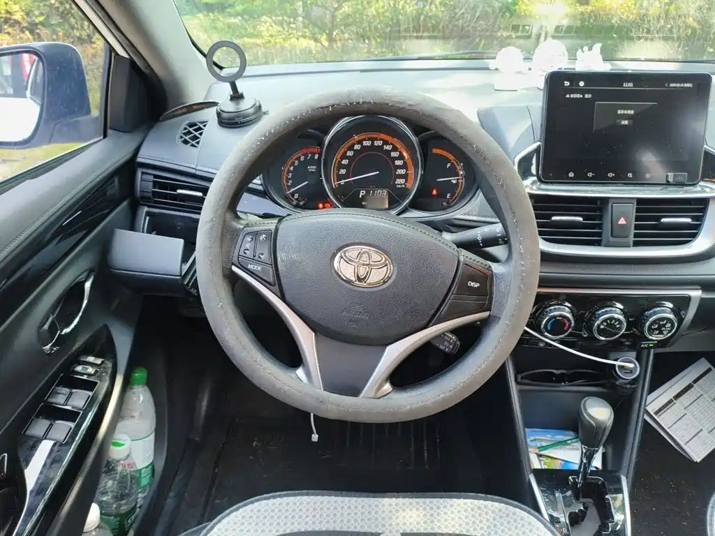 Toyota Yaris L — фото 6