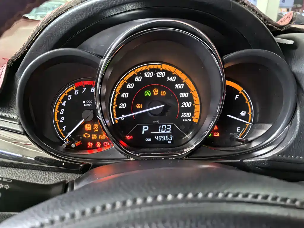 Toyota Yaris L — фото 11