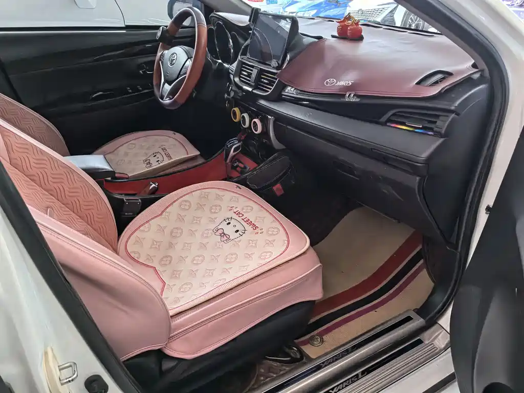 Toyota Yaris L — фото 12