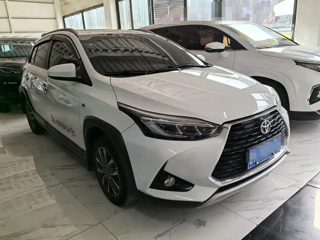 Toyota Yaris L — фото 3