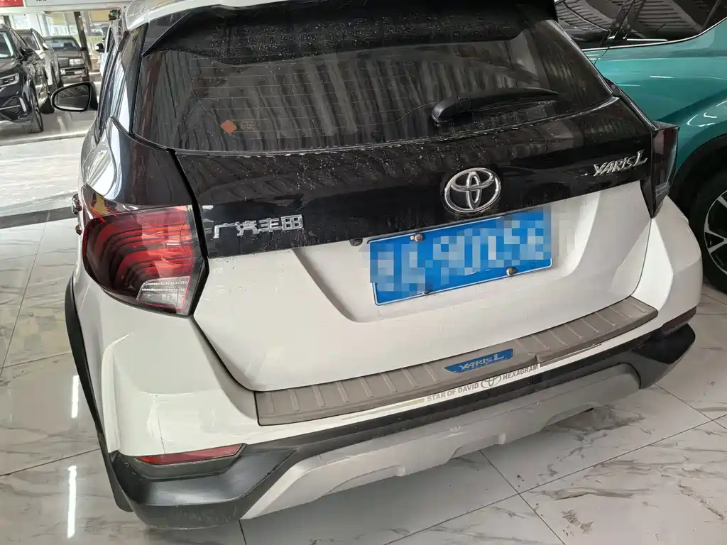 Toyota Yaris L — фото 5