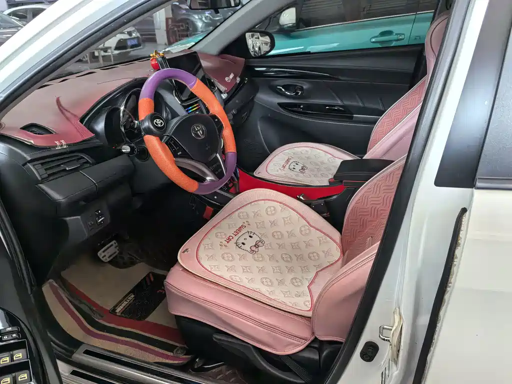 Toyota Yaris L — фото 7