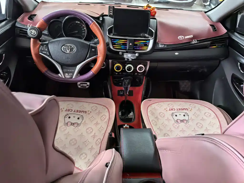 Toyota Yaris L — фото 8
