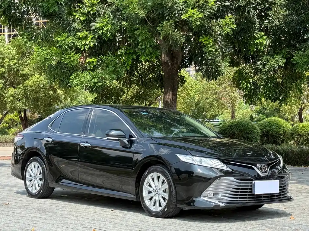 Toyota Camry — фото 3