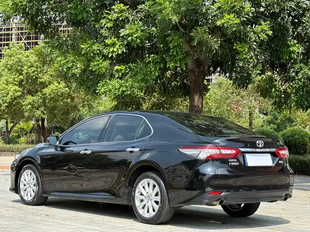 Toyota Camry — фото 8