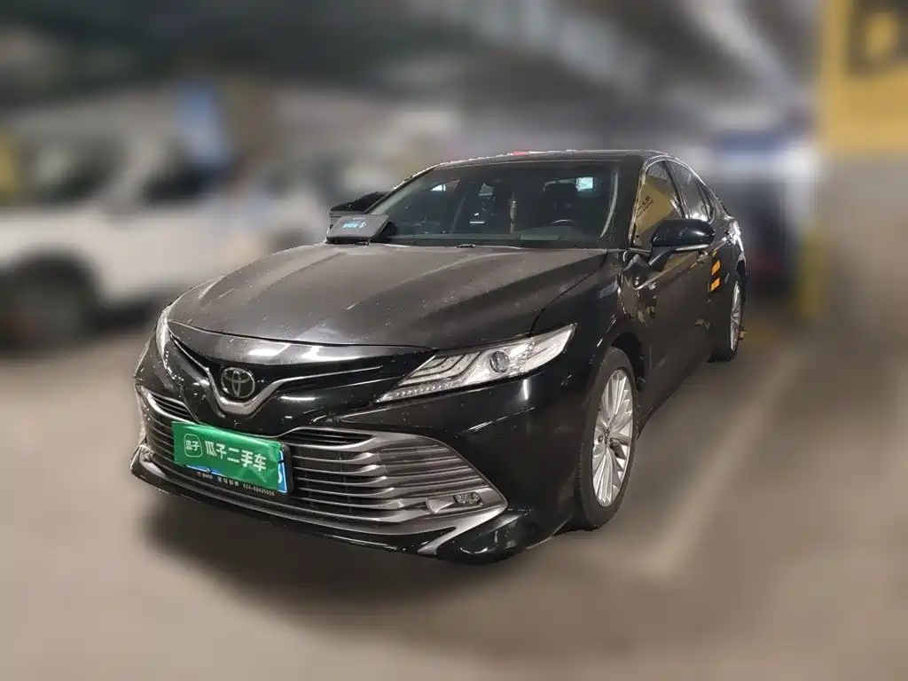 Toyota Camry — фото 2