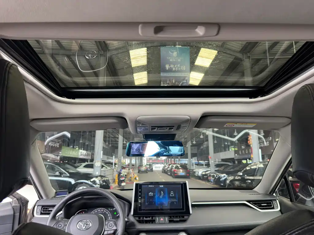 Toyota RAV4 — фото 13