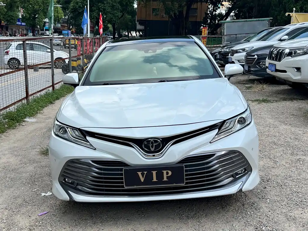Toyota Camry — фото 2