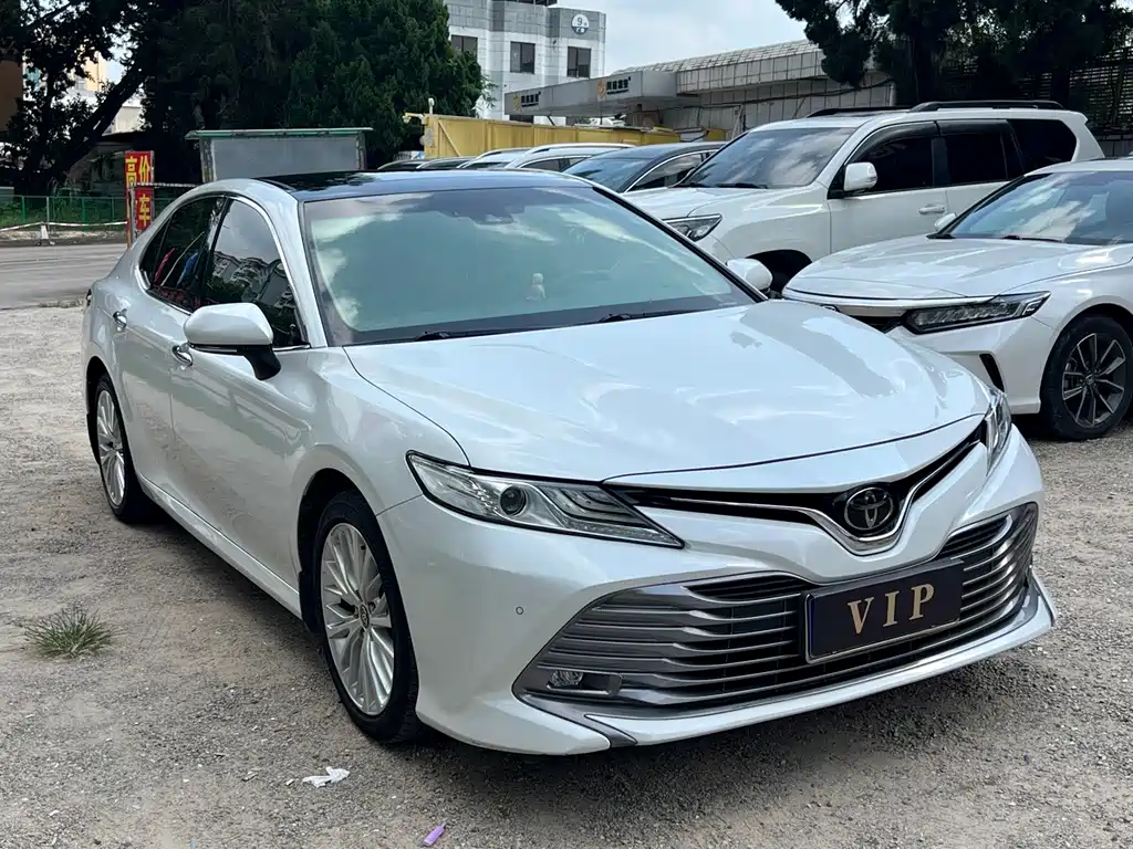 Toyota Camry — фото 3