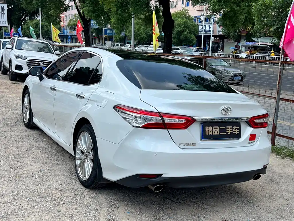 Toyota Camry — фото 4