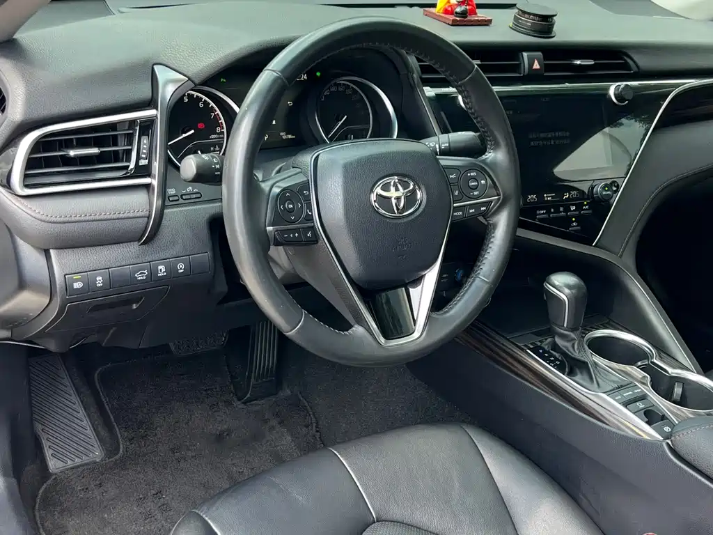 Toyota Camry — фото 6