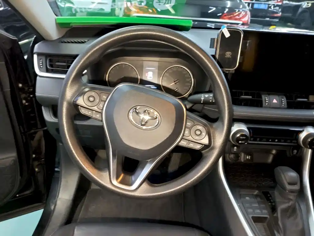 Toyota Wildlander — фото 11
