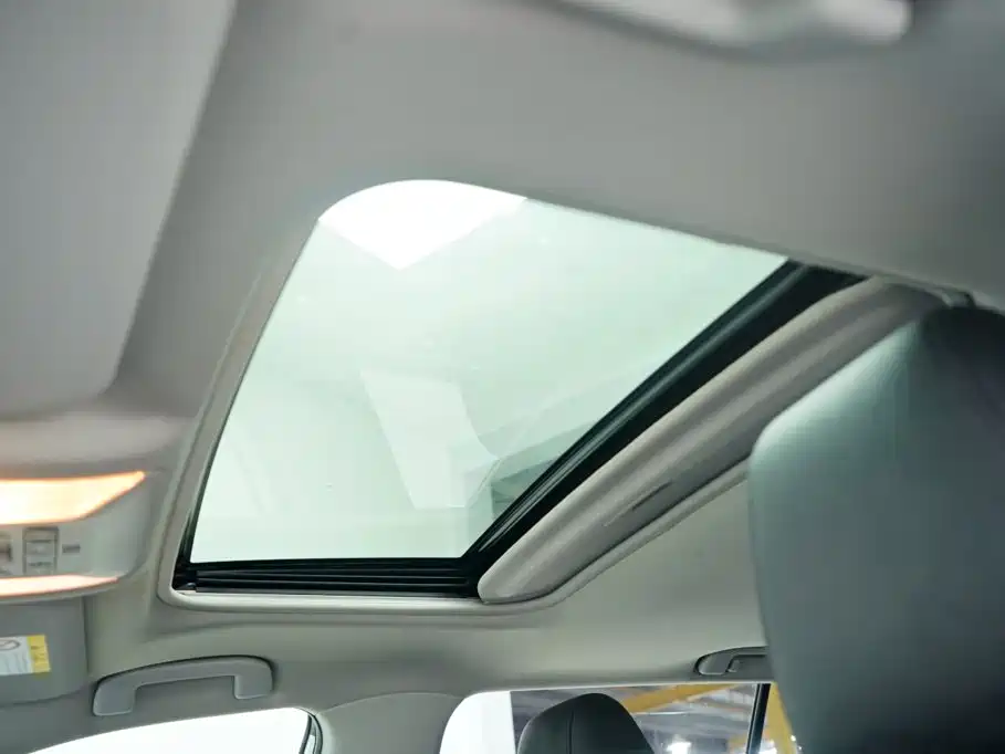 Toyota RAV4 — фото 8