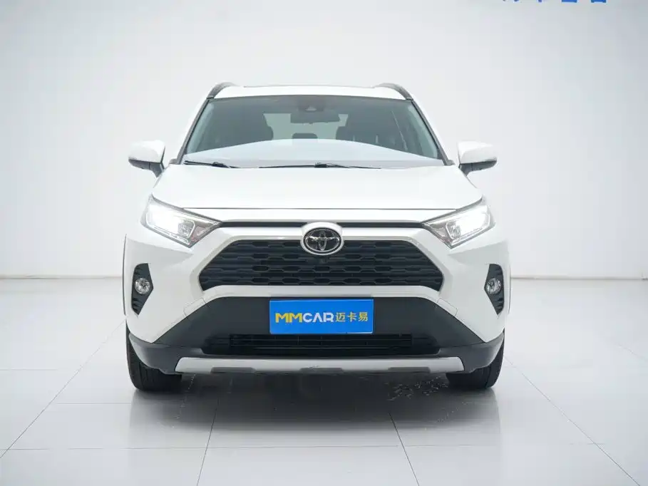 Toyota RAV4 — фото 11