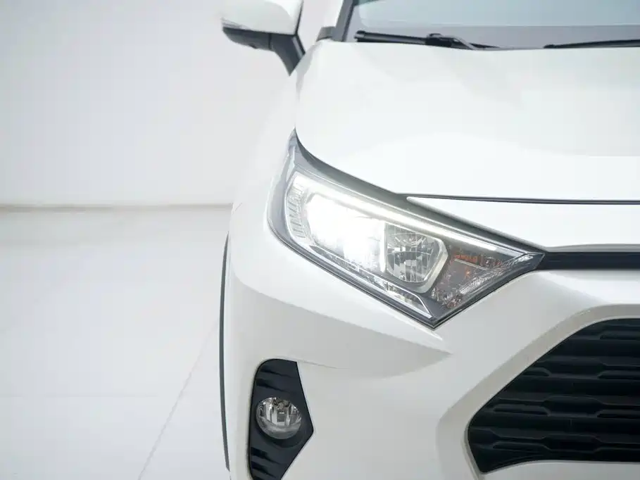 Toyota RAV4 — фото 13