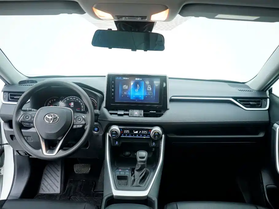 Toyota RAV4 — фото 3