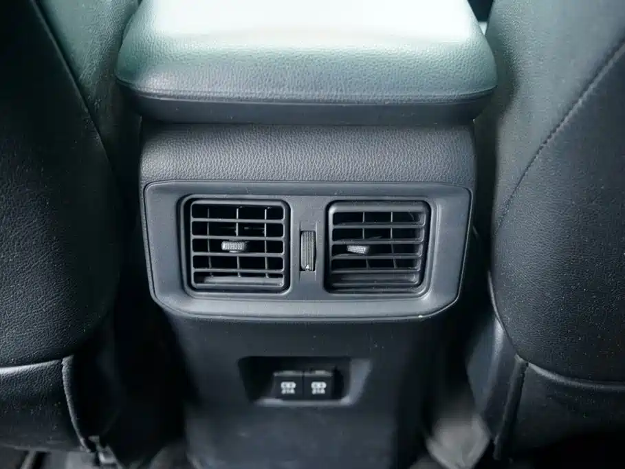 Toyota RAV4 — фото 21