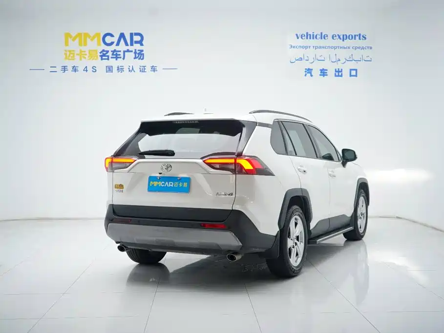 Toyota RAV4 — фото 4