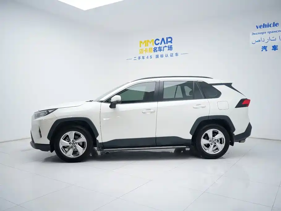 Toyota RAV4 — фото 10