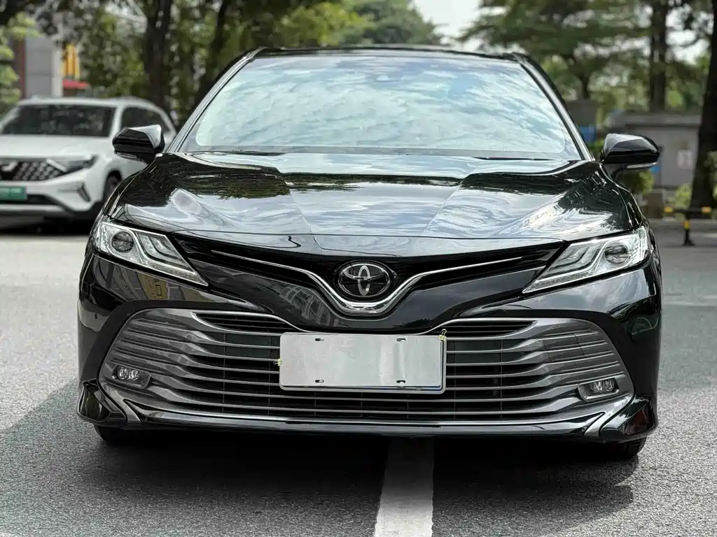 Toyota Camry — фото 2