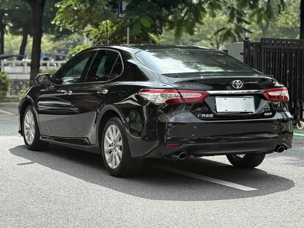 Toyota Camry — фото 11